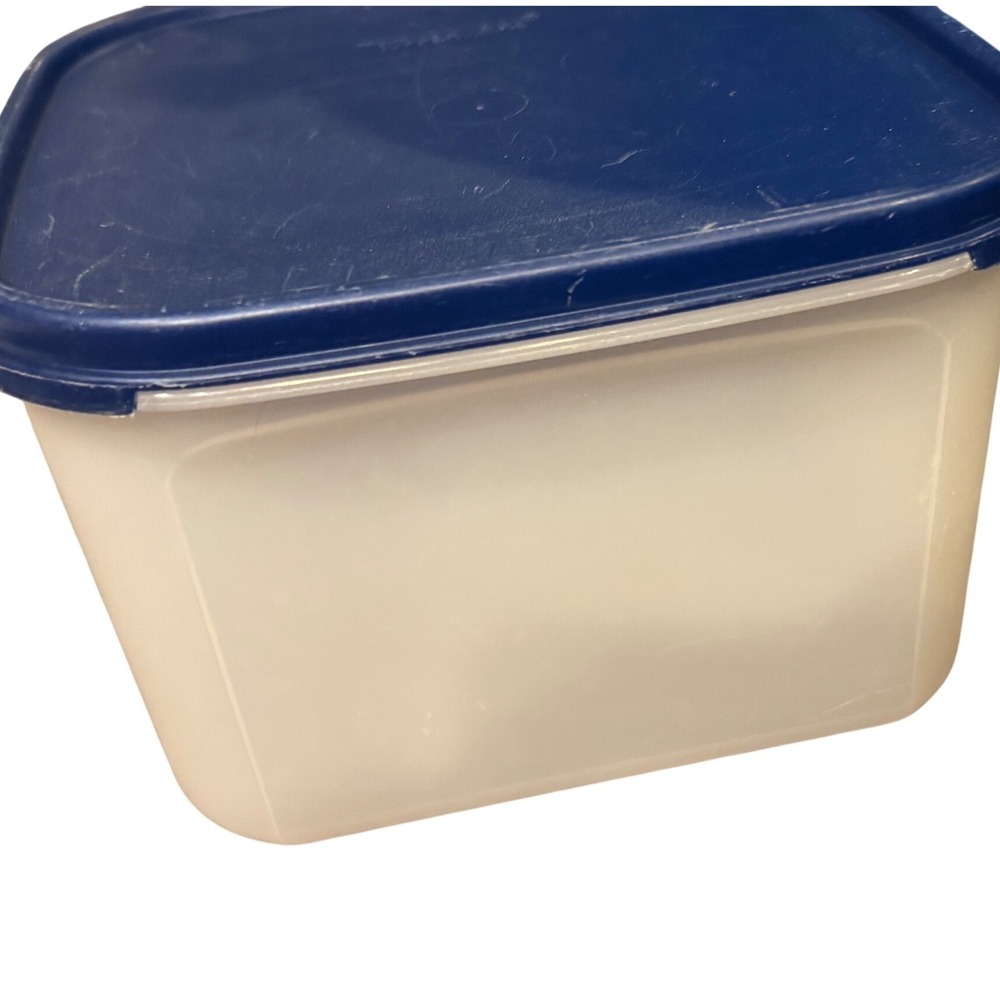 Tupperware 2.5 Liter Square Food Storage Container with Navy Blue Lid Seal